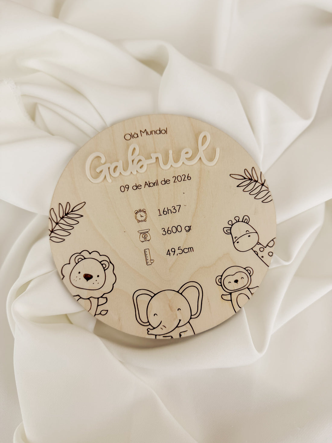 Placa de nascimento personalizada em bétula com nome do bebé
