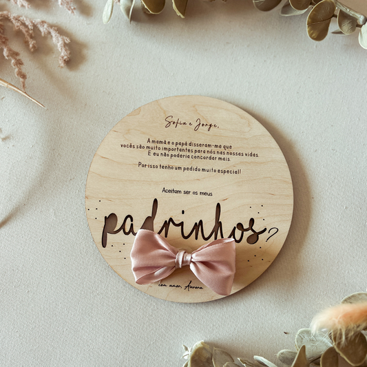 Convite para Padrinhos de Batizado em Madeira | Placa Redonda Personalizada