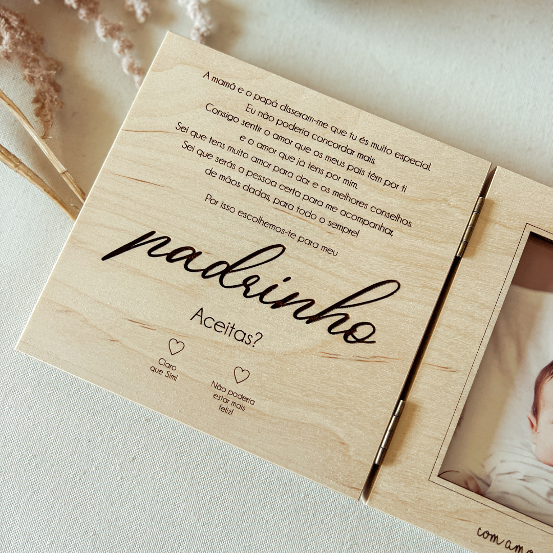 Convite para Padrinho de Batizado em Moldura-Livro com Fotografia