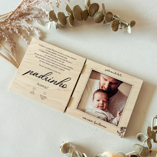 Convite para Padrinho de Batizado em Moldura-Livro com Fotografia