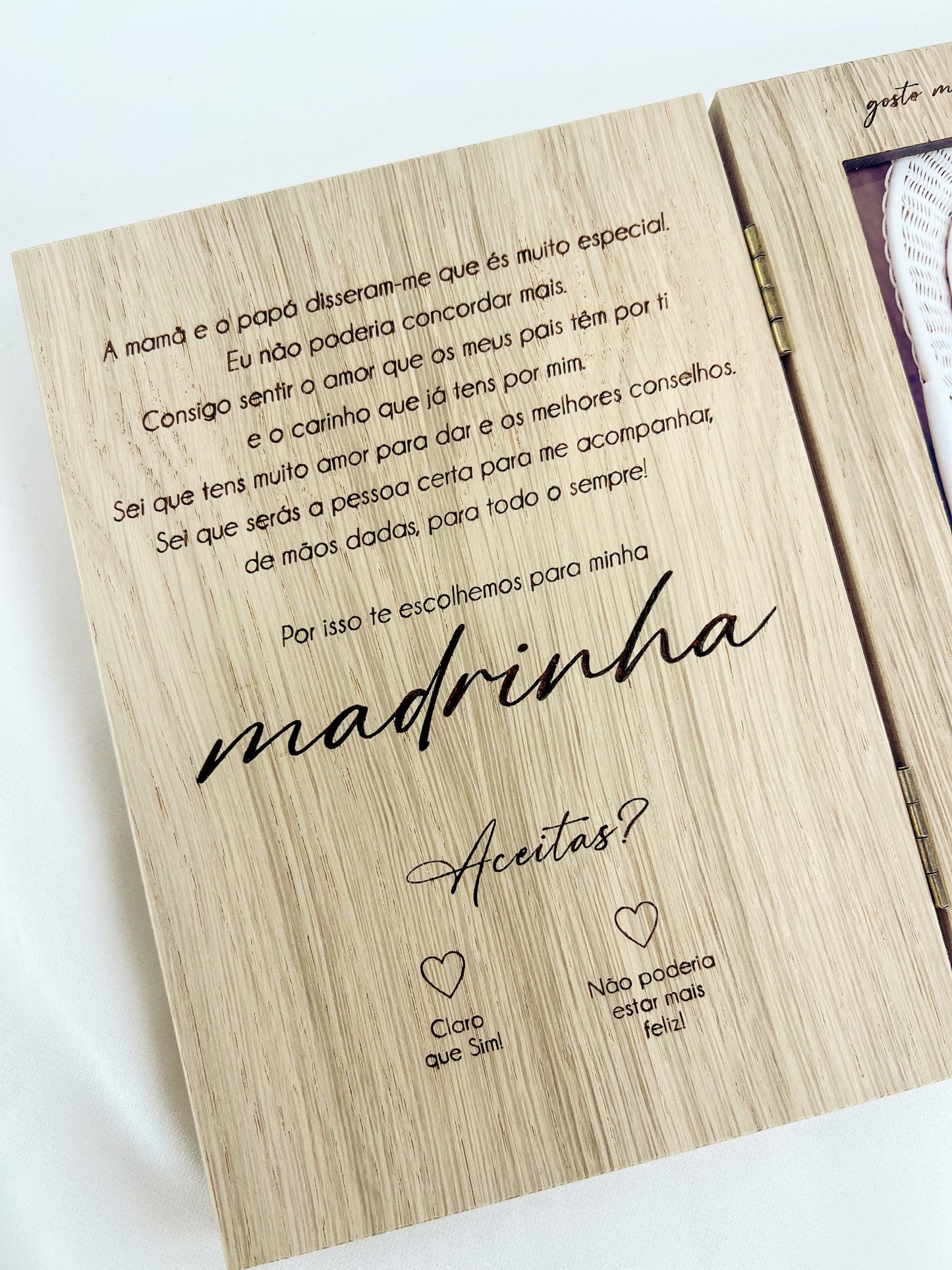 Convite para Madrinha em Madeira — Moldura Livro com Foto