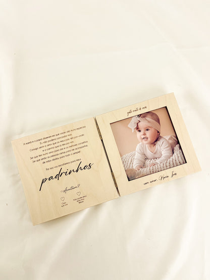 Convite para os Padrinhos em Madeira — Moldura Livro para Casal