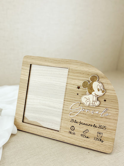 Moldura de Nascimento em Carvalho — Tema Mickey