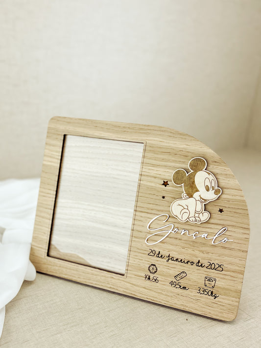 Moldura de Nascimento em Carvalho — Tema Mickey