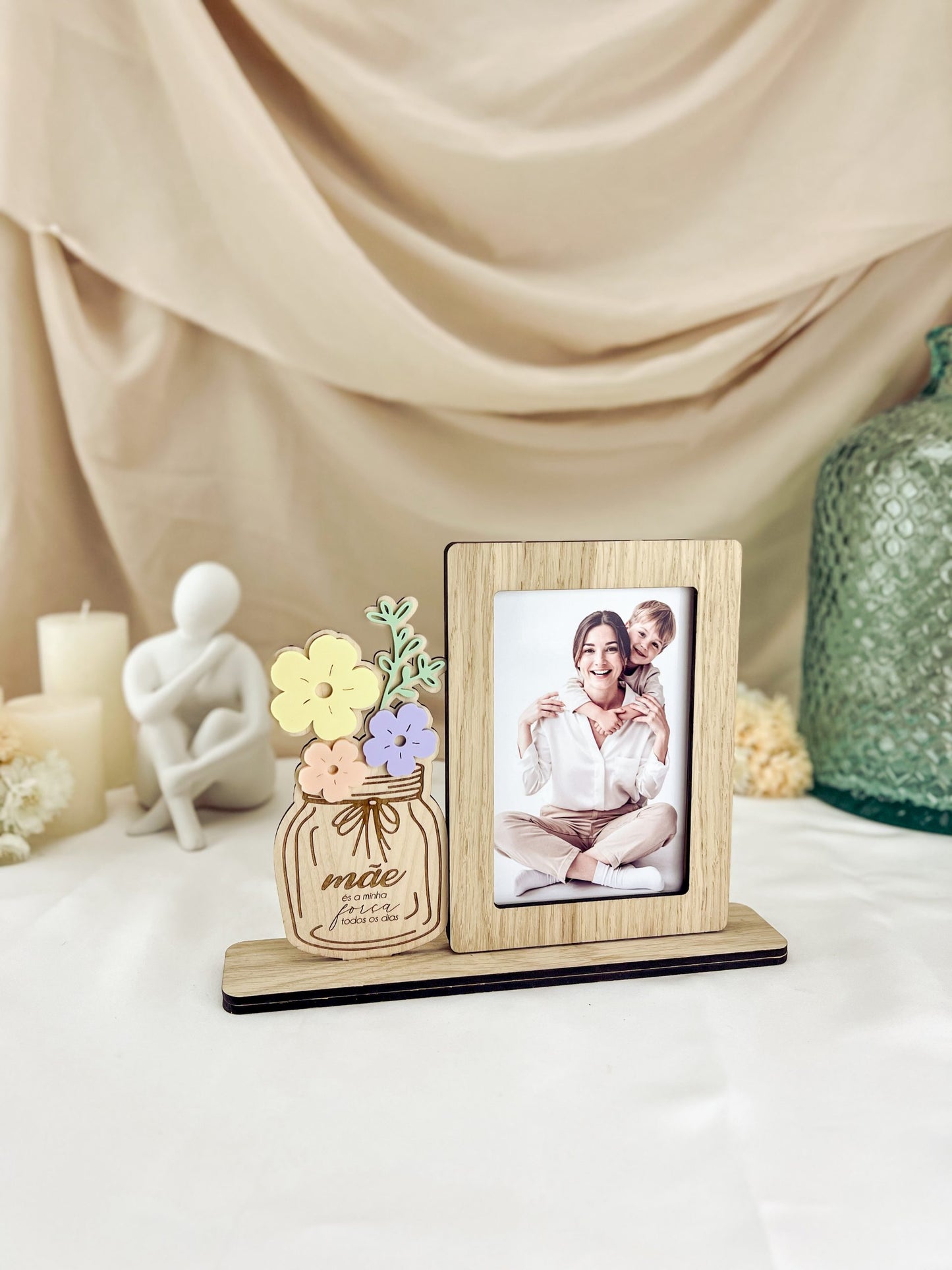 Moldura Jarro com Flores para a Mãe — Bétula e Carvalho com Flores Coloridas