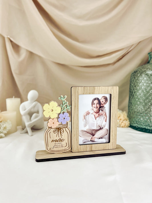 Moldura Jarro com Flores para a Mãe — Bétula e Carvalho com Flores Coloridas
