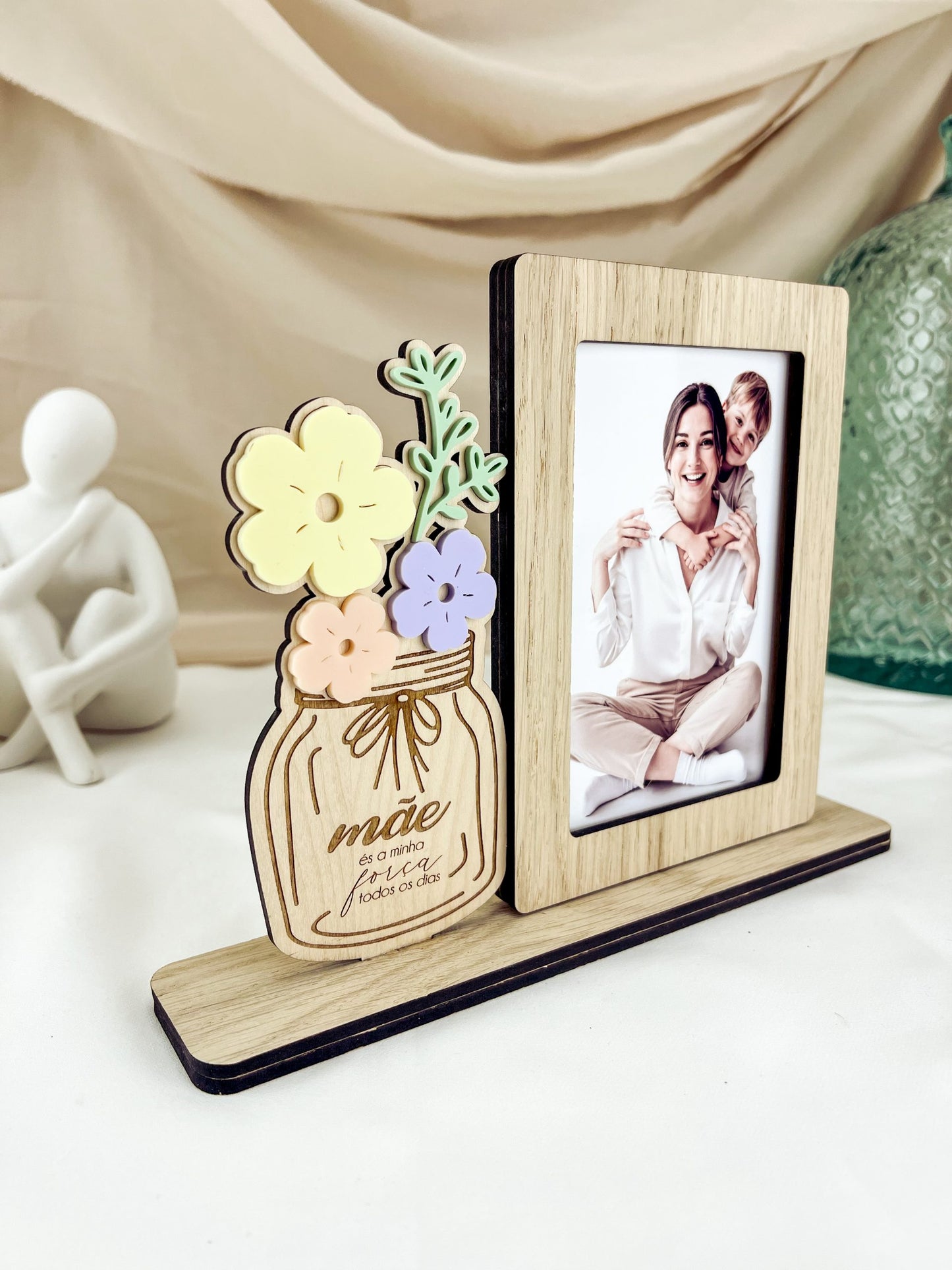 Moldura Jarro com Flores para a Mãe — Bétula e Carvalho com Flores Coloridas