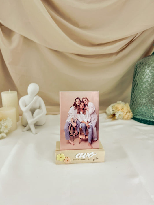 Porta Retrato Redondo para a Avó — Bétula com Palavra AVÓ e Flores em Coral