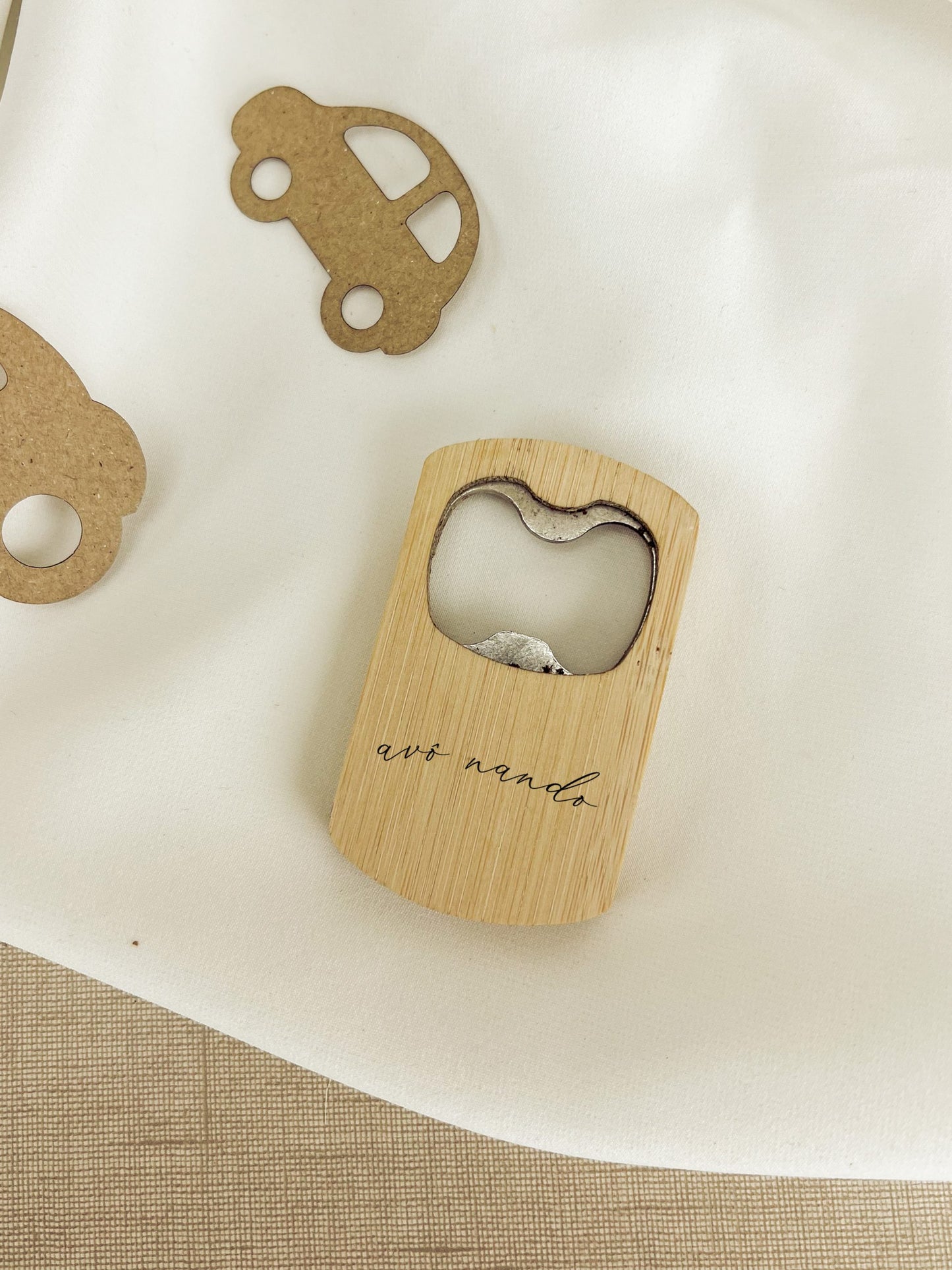 Abre-Caricas em Bambu Personalizado