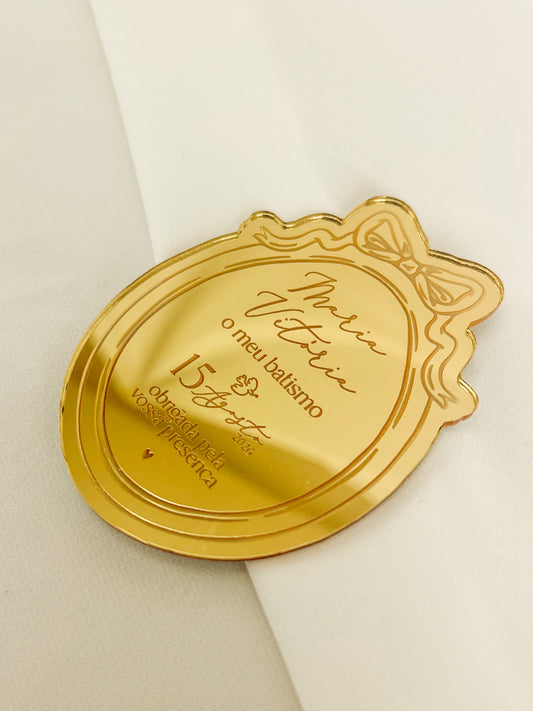 Lembrança de Batizado — Íman Oval Dourado com Laço