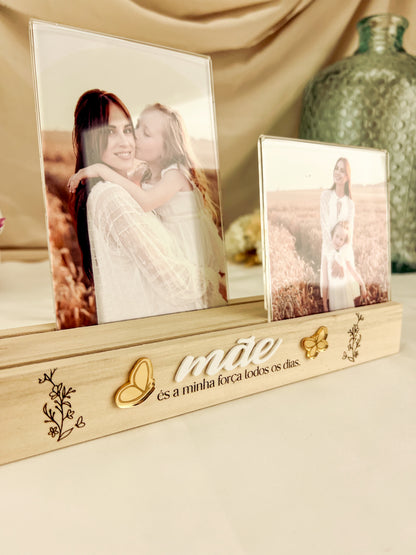 Porta Retratos com Flores para a Mãe — Bétula com Palavra MÃE e Borboletas Douradas