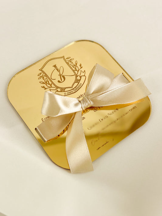 Convite de Batizado em Acrílico Dourado — Quadrado com Laço