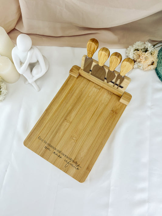 Tábua de Queijos em Bambu com Acessórios — Presente para a Mãe