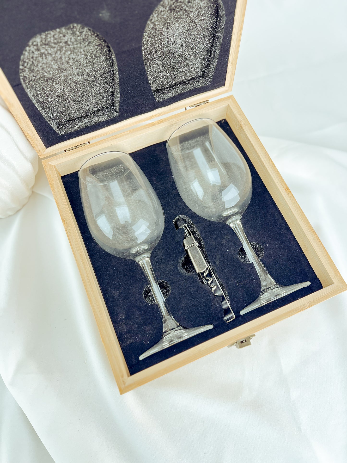 Conjunto de Vinho em Bambu com Copos de Cristal e Saca-Rolhas