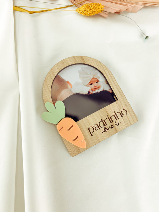 Mini Moldura Arco para Padrinho com Mensagem e Cenoura de Páscoa