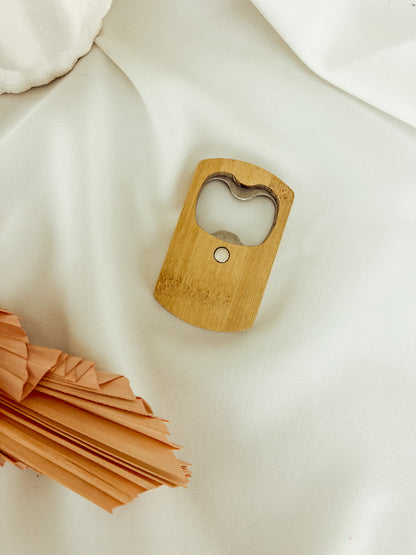 Abre-Caricas Magnético em Bambu Personalizado — 3,7 cm
