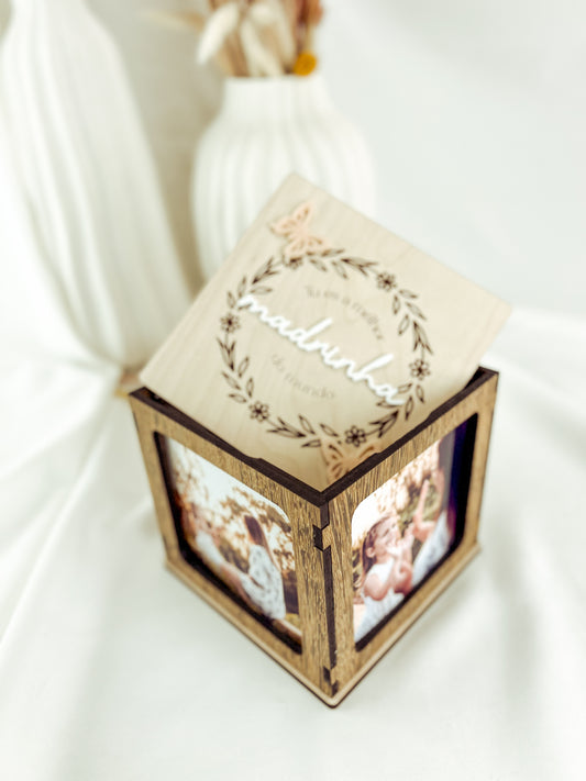 Cubo Fotográfico para Madrinha com Mensagem e Borboleta Coral