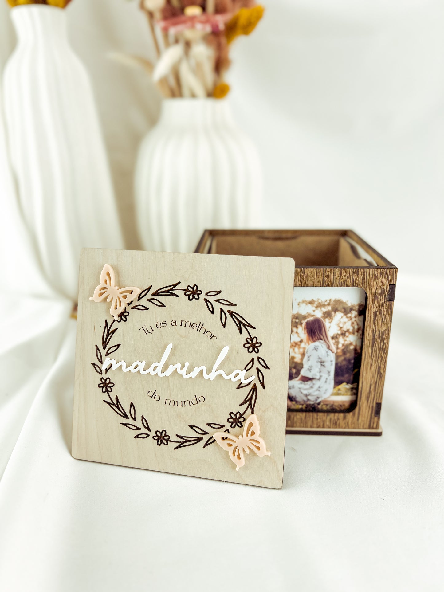 Cubo Fotográfico para Madrinha com Mensagem e Borboleta Coral