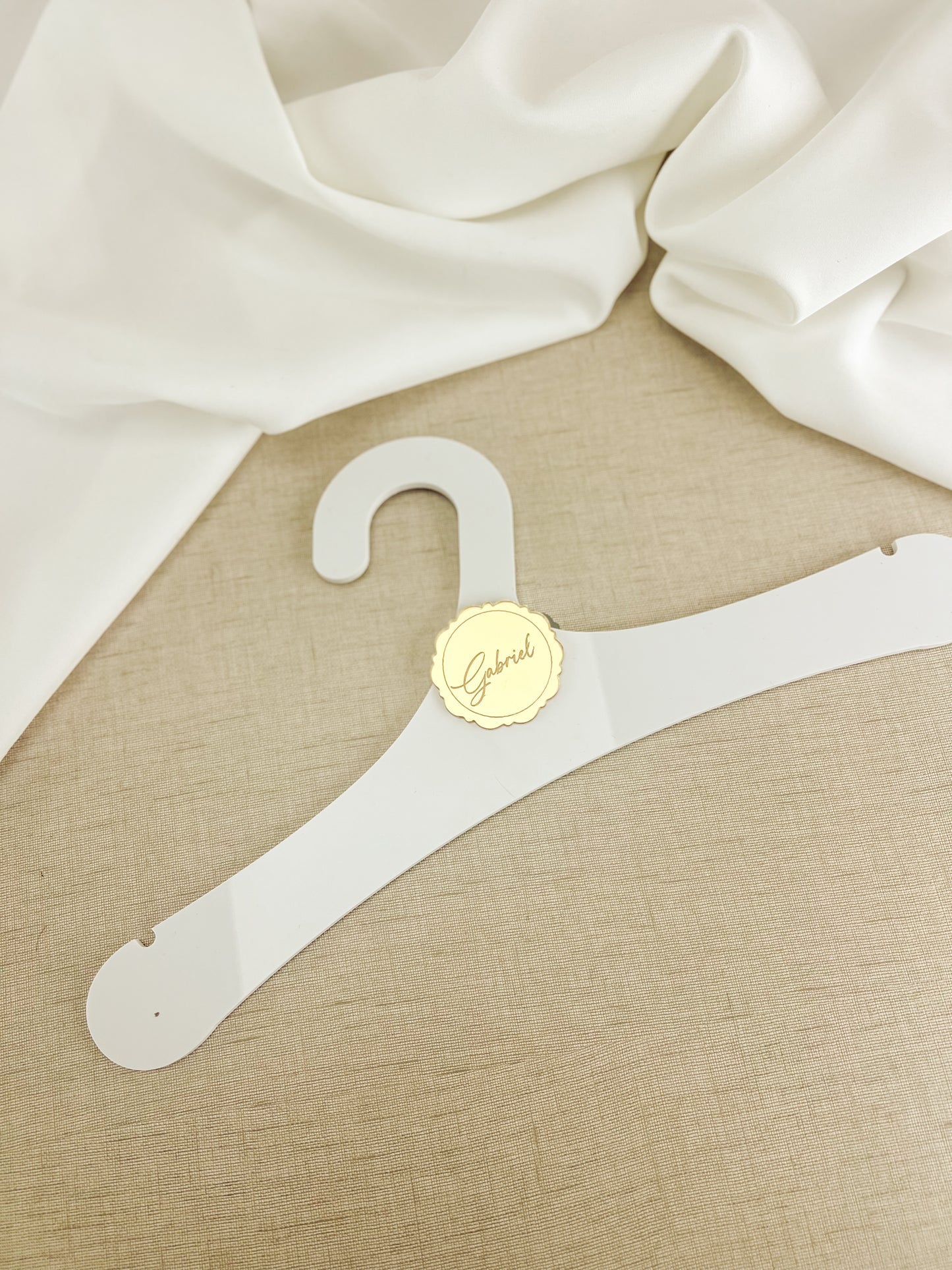 Cruzeta de Batizado em Acrílico com Medalha Dourada