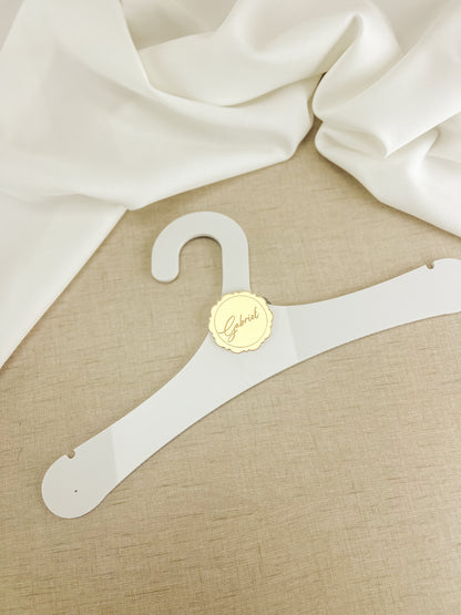 Cruzeta de Batizado em Acrílico com Medalha Dourada