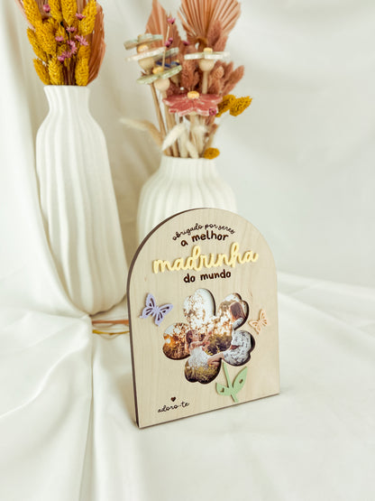 Moldura com Topo Redondo para Madrinha com Borboletas Lilás e Coral