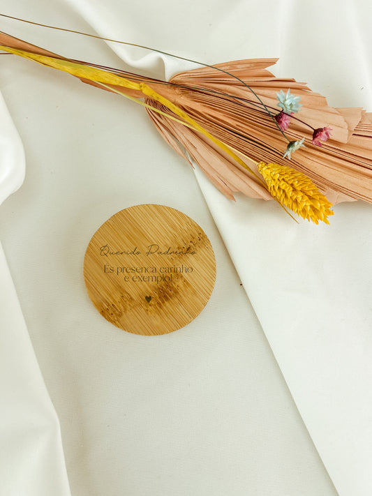 Abre-Caricas Magnético em Bambu Personalizado — 6 cm