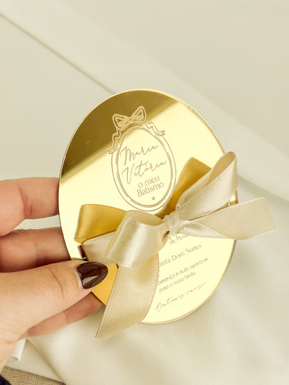 Convite de Batizado em Acrílico Dourado — Oval com Monograma