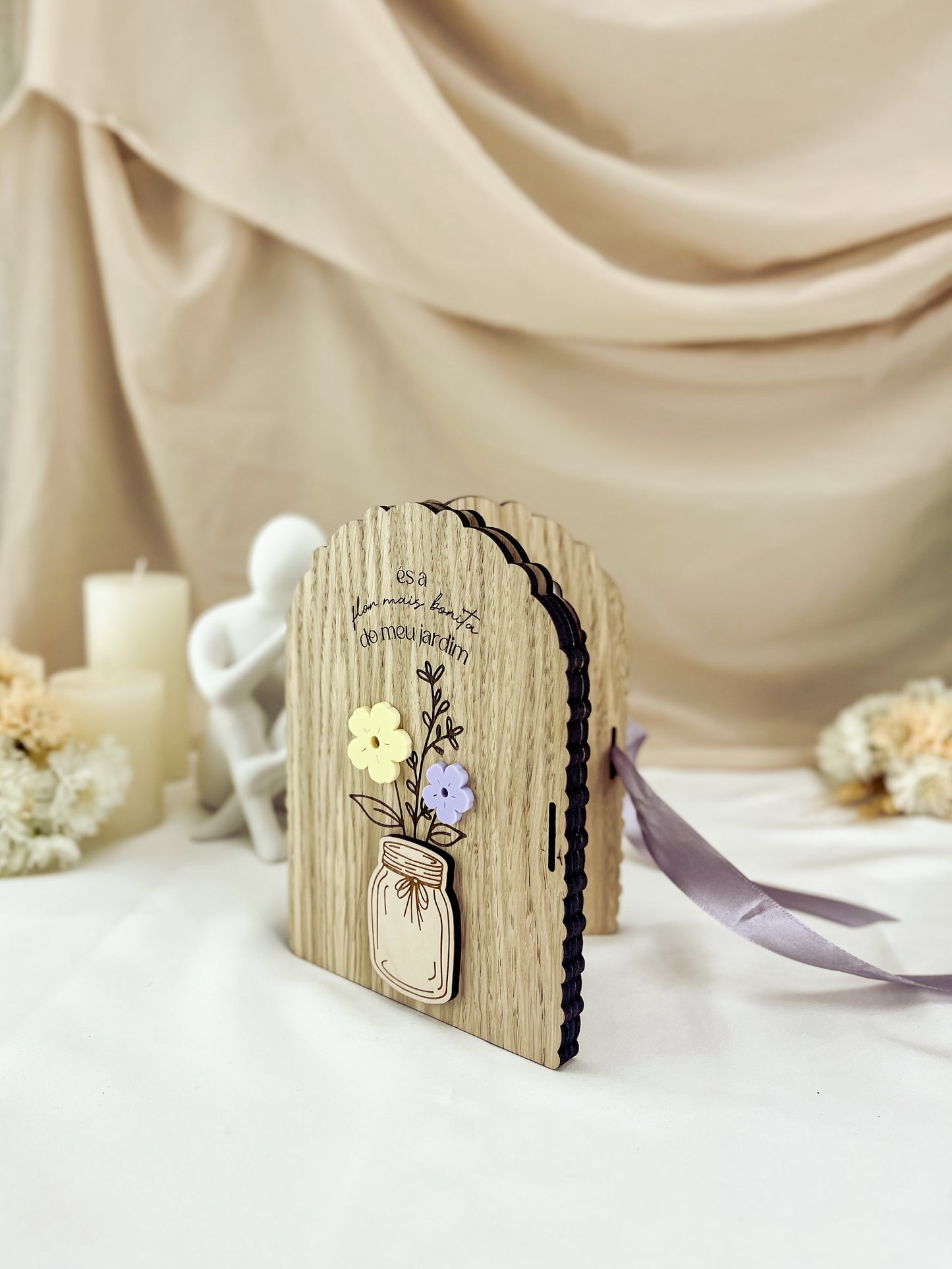 Moldura Livro Ondulada para a Mãe — Carvalho com Flores em Acrílico