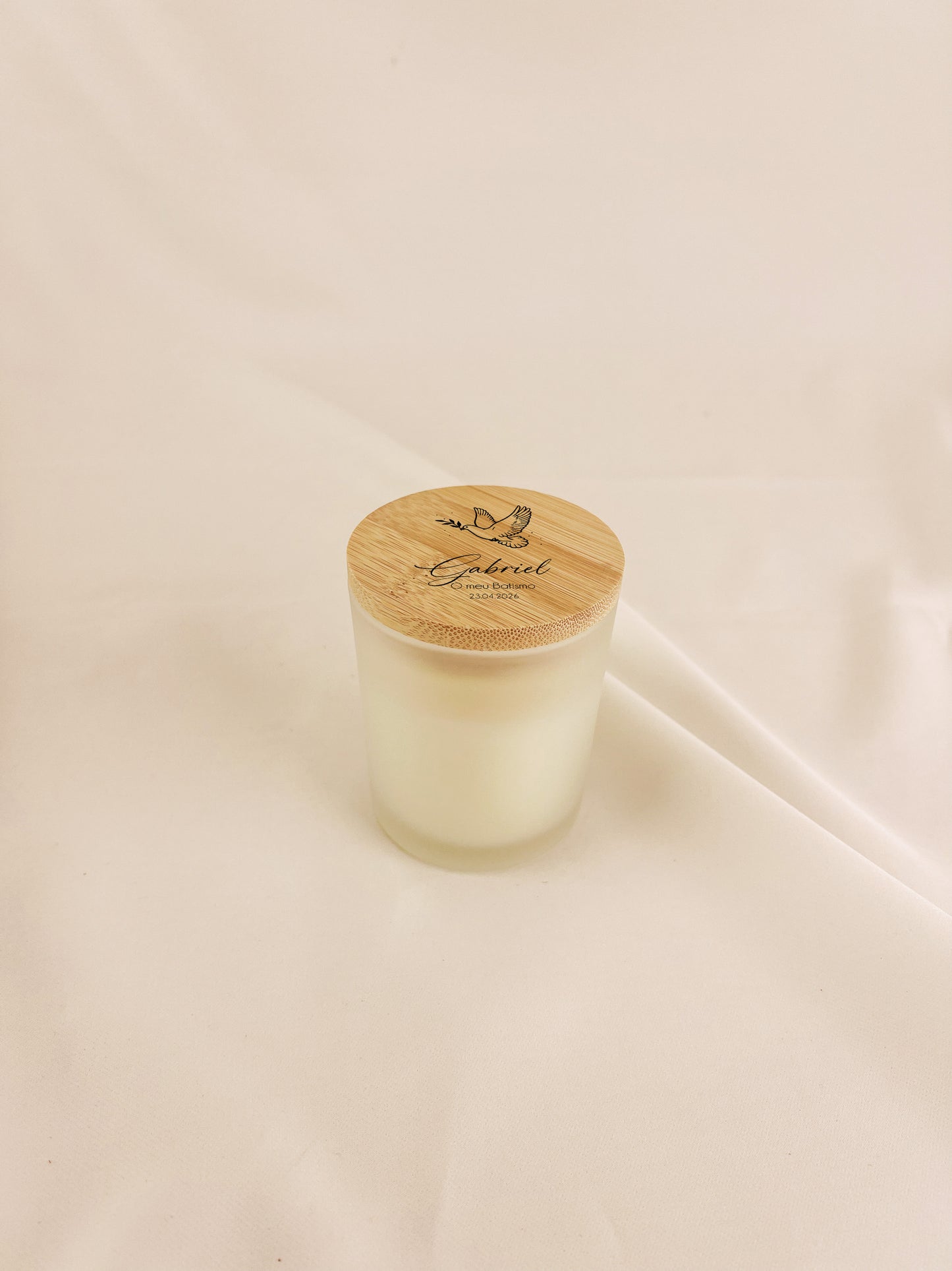 Lembrança de Batizado — Vela Aromática com Tampa de Bambu Gravada
