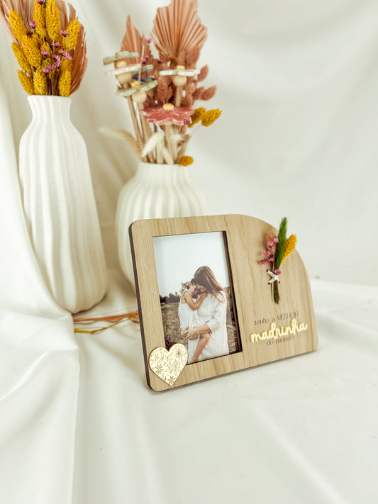 Moldura para Madrinha com Flores Naturais, Coração Dourado | Foto 10x15cm