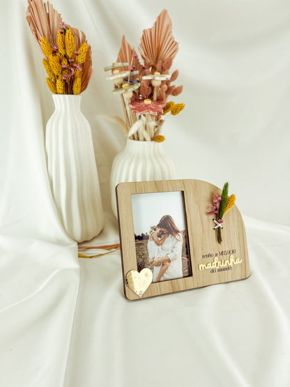 Moldura para Madrinha com Flores Naturais, Coração Dourado | Foto 10x15cm