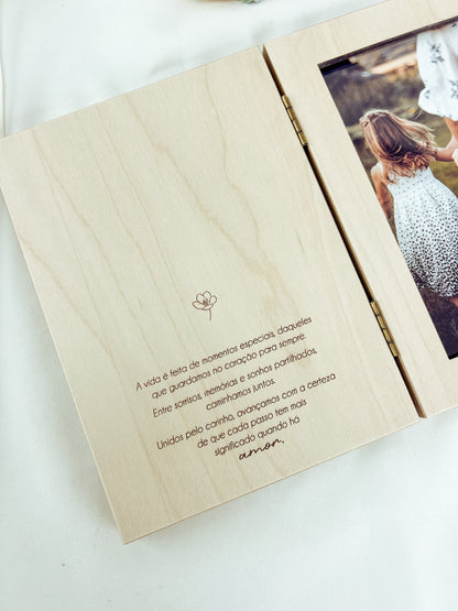 Moldura Livro de Páscoa para Madrinha em Madeira de Bétula | Ovo Dourado