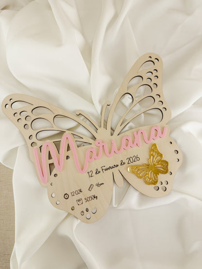Placa Decorativa de Nascimento em Bétula — Tema Borboleta
