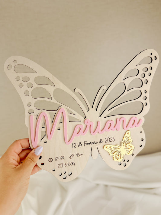 Placa Decorativa de Nascimento em Bétula — Tema Borboleta
