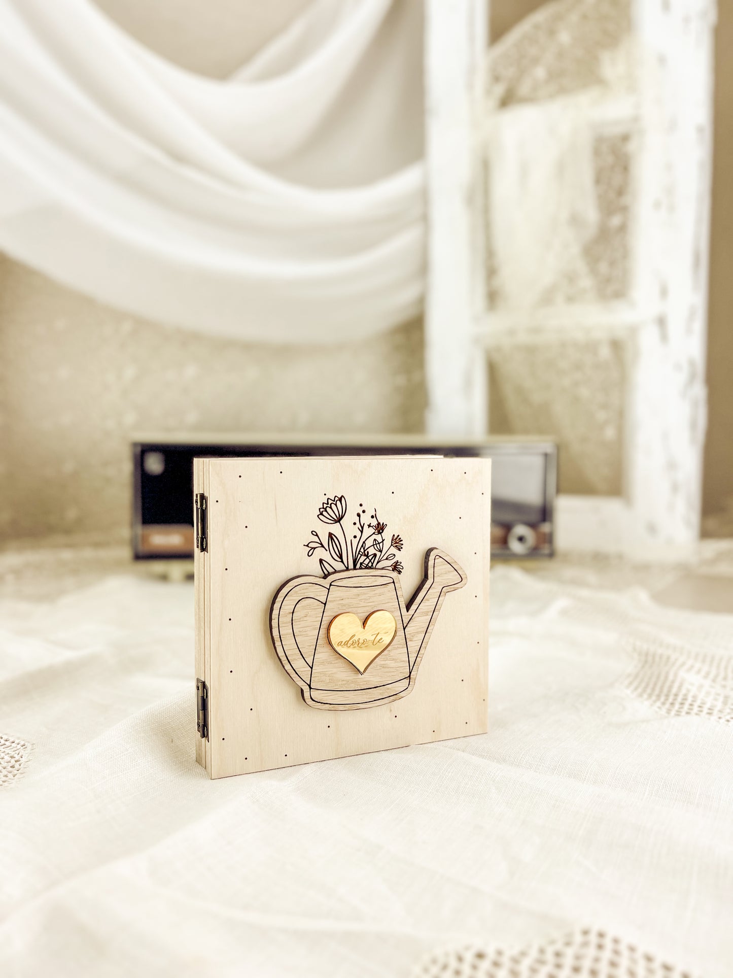 Moldura Livro para Avó em Madeira com Coração Dourado | Foto 10x10cm