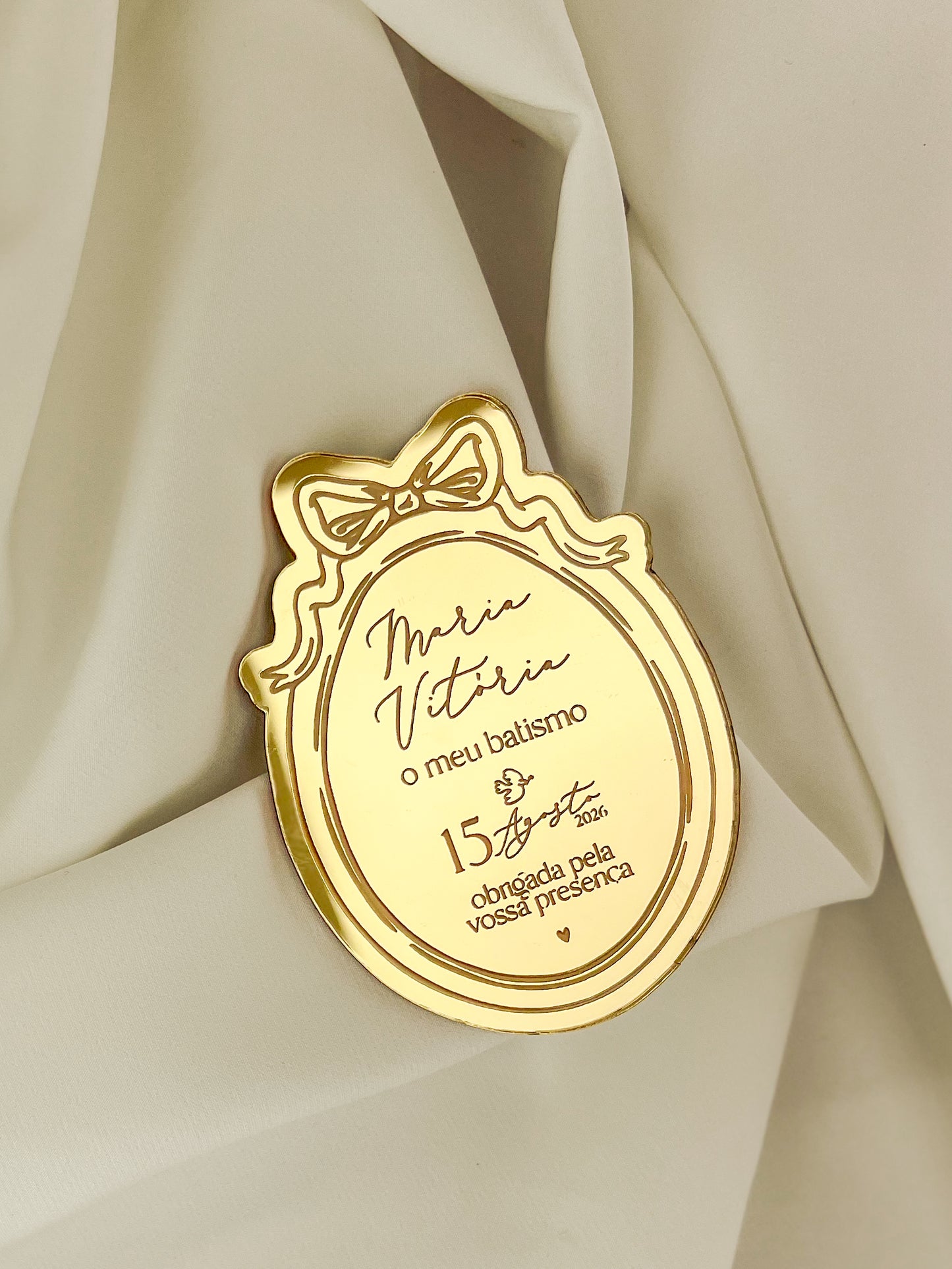 Lembrança de Batizado — Íman Oval Dourado com Laço