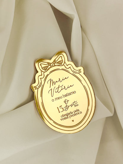 Lembrança de Batizado — Íman Oval Dourado com Laço