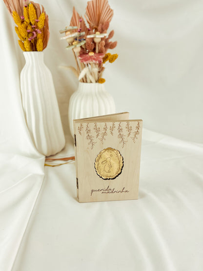Moldura Livro de Páscoa para Madrinha em Madeira de Bétula | Ovo Dourado